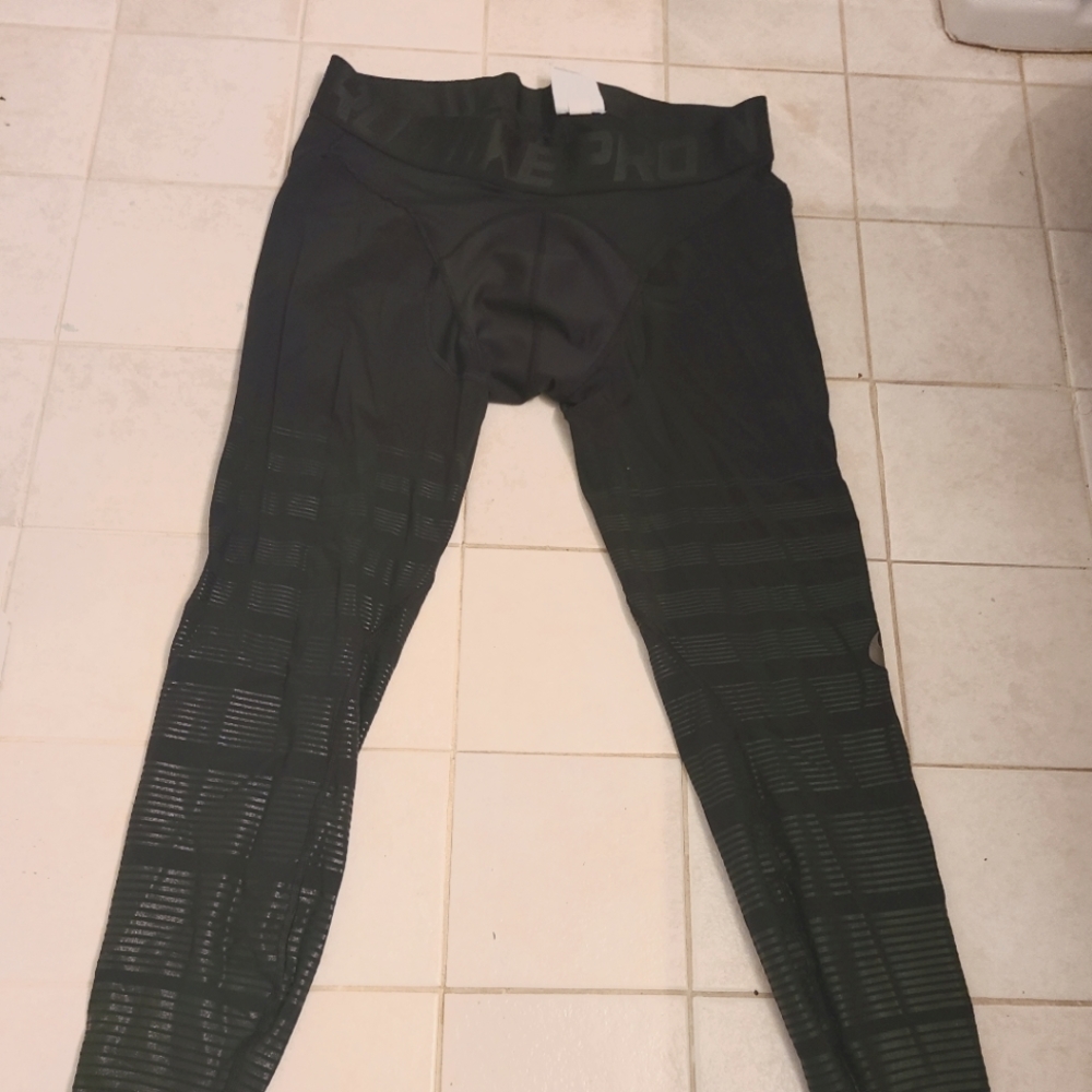 Nike Mens Pro Combat Recovery Tight XL